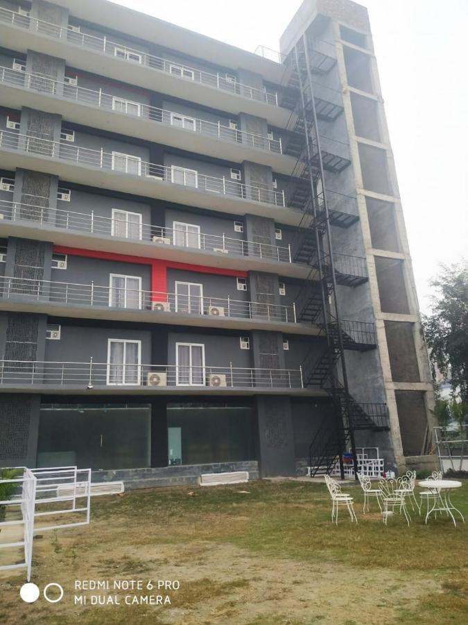 Hotel Aarkay Palace Badarpur 外观 照片