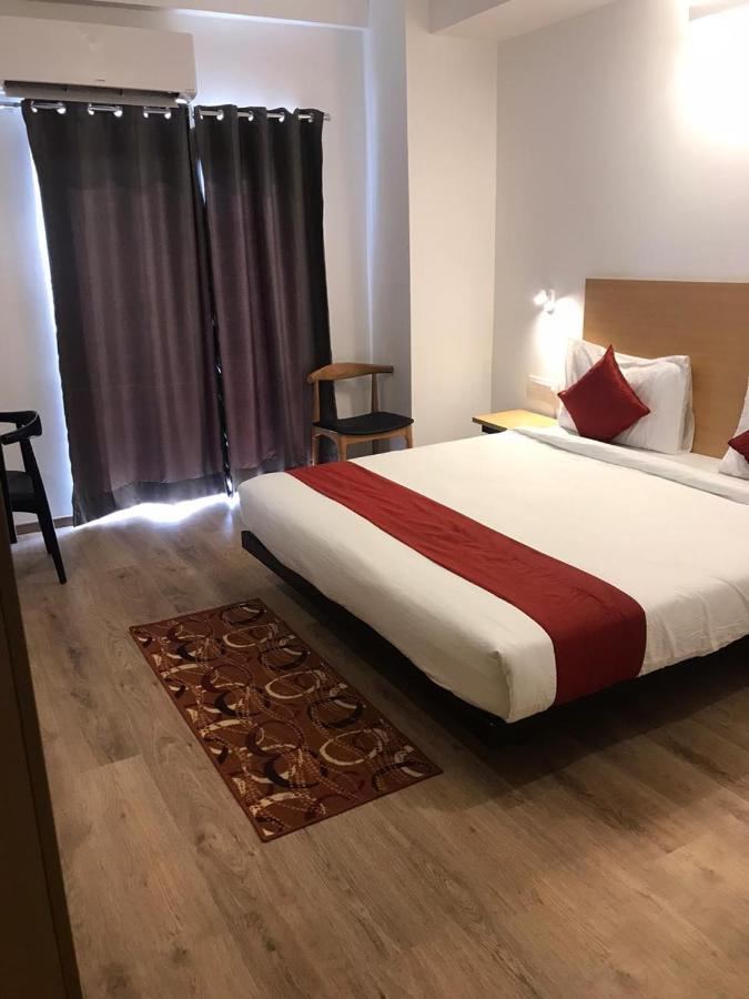 Hotel Aarkay Palace Badarpur 外观 照片