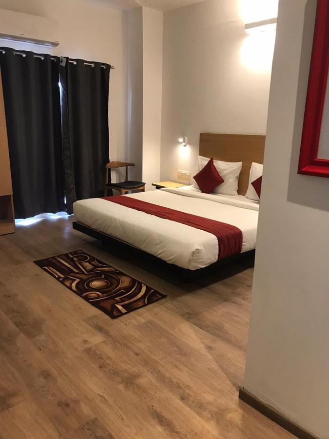 Hotel Aarkay Palace Badarpur 外观 照片