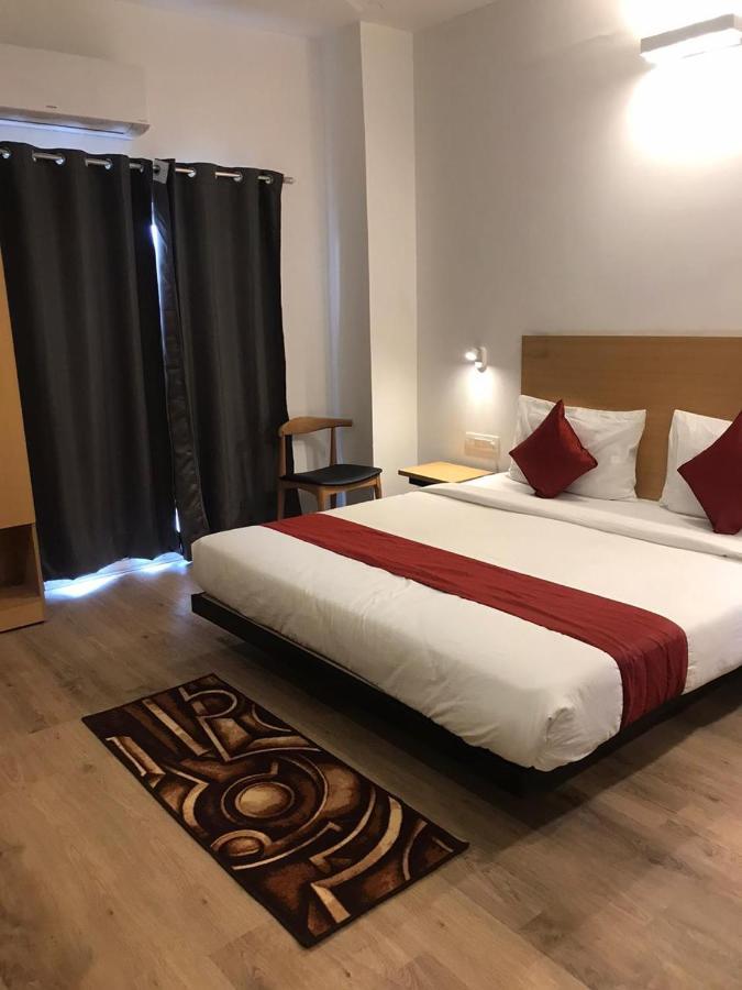Hotel Aarkay Palace Badarpur 外观 照片