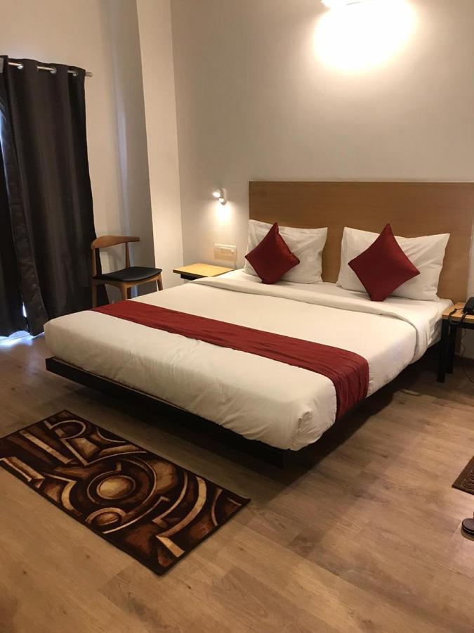 Hotel Aarkay Palace Badarpur 外观 照片
