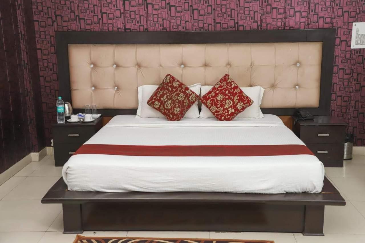 Hotel Aarkay Palace Badarpur 外观 照片